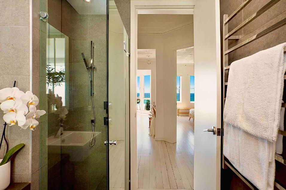 Majestic Beachfront Apartment Sydney